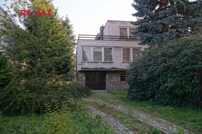 Prodej třípodlažního  rodinného domu 6 + 1 + technické místnosti - obrázek 1