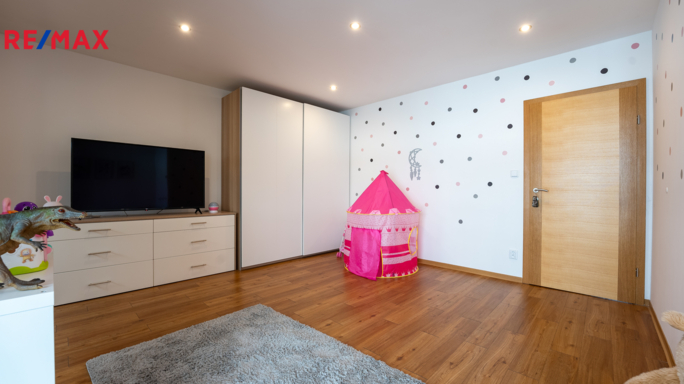 Prodej rodinného domu, 198 m2, Černá Hora - obrázek 33