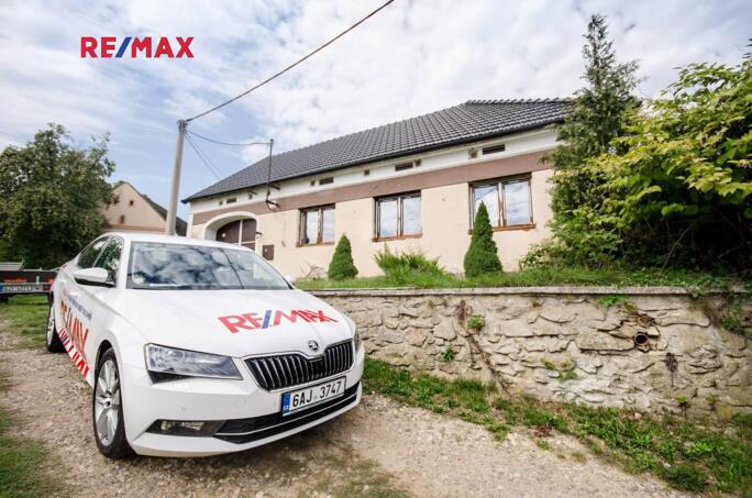 Prodej rodinného domu 280 m2 s hospodářským stavením, pozemek 4 901 m2 - obrázek 2