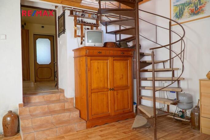 Prodej RD 3+1 s halou, stodolou a parkovacím místem - obrázek 4