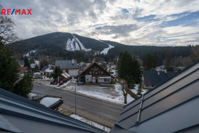 2703439.jpeg 2703439.jpeg