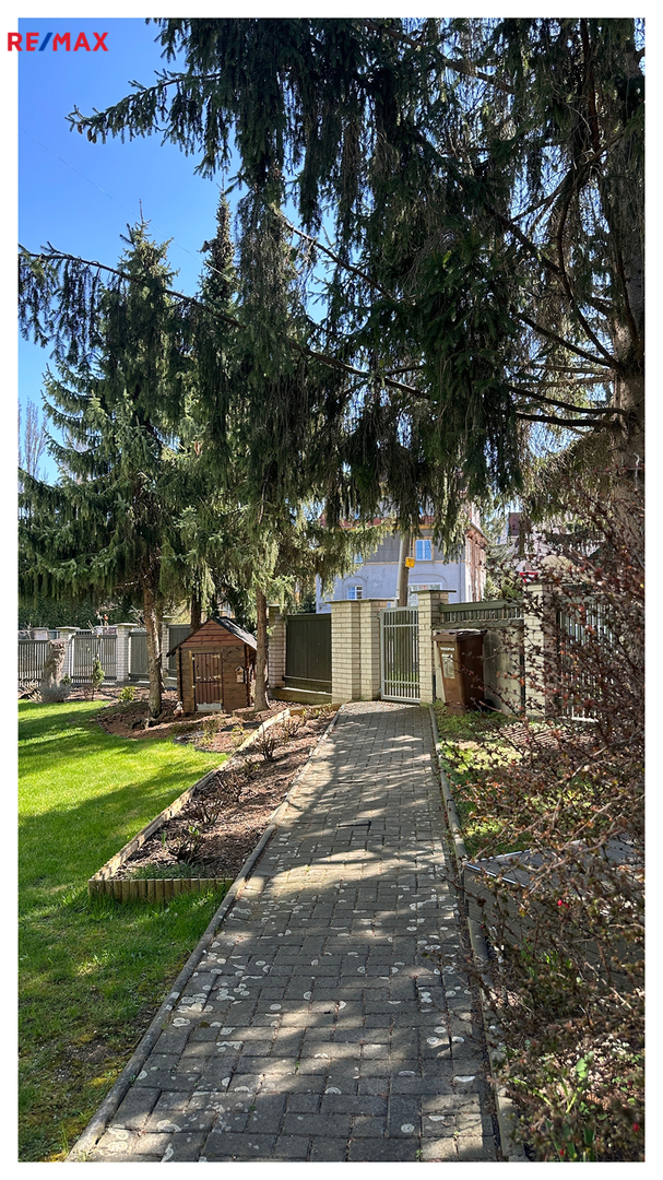 2732081.jpg 2732081.jpg