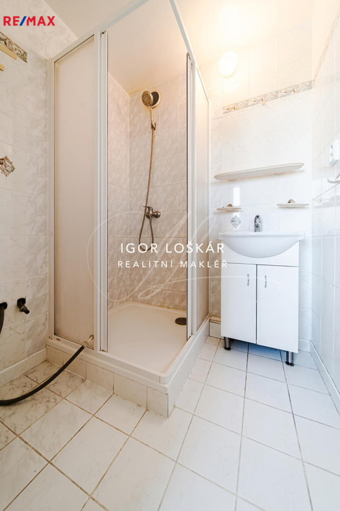 3064963.jpg 3064963.jpg