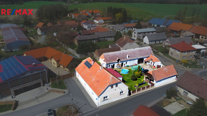 Prodej rodinného domu, 280 m2, Chrást