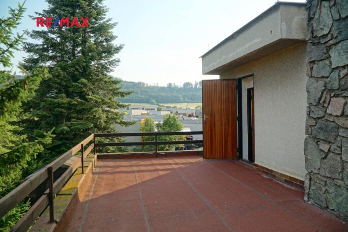 Prodej třípodlažního  rodinného domu 6 + 1 + technické místnosti - obrázek 3