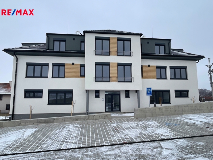 Pronájem bytu 2+kk, 48,4 m2, Hovorany