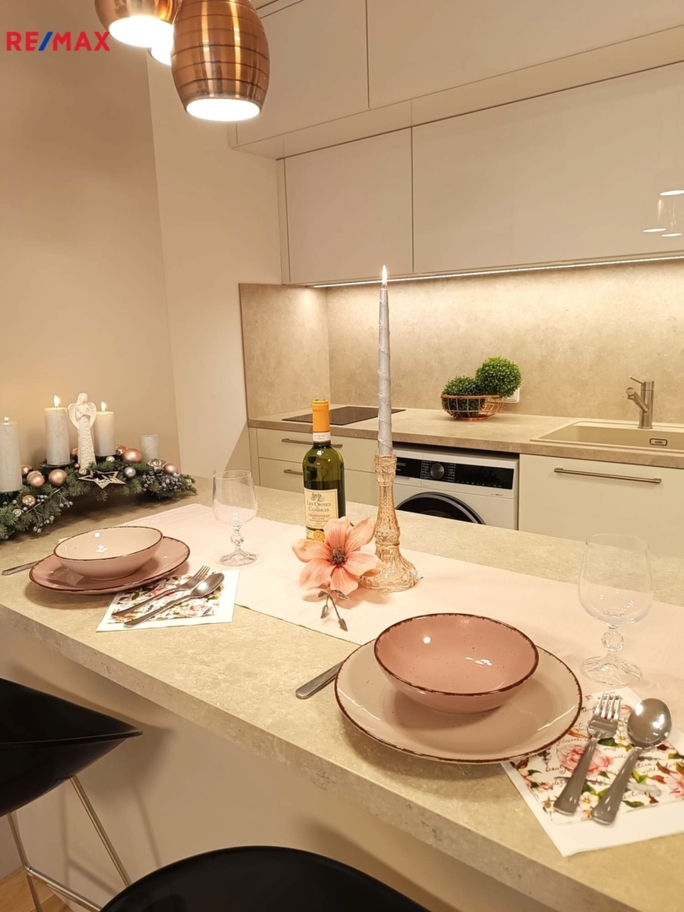 Pronájem bytu 1+kk, 40.2 m2, Praha