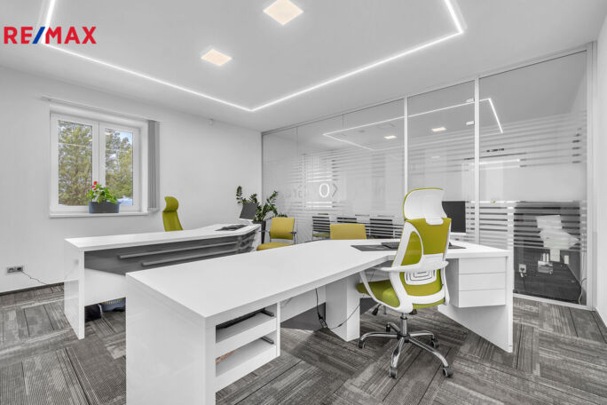 Prodej komerčního prostoru, 492 m2, Praha