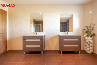 3071376.jpg 3071376.jpg