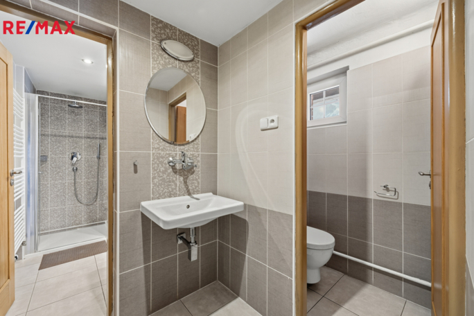 3070463.jpg 3070463.jpg