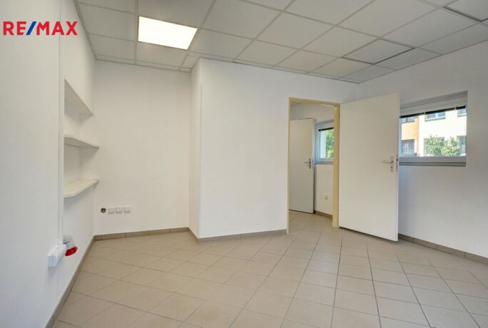 Pronájem obchodního prostoru, 56 m2, Oslavany - obrázek 9