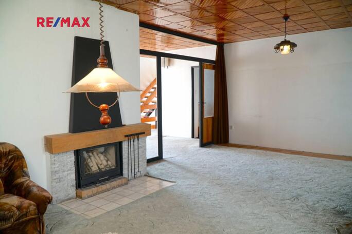 Prodej třípodlažního  rodinného domu 6 + 1 + technické místnosti - obrázek 12