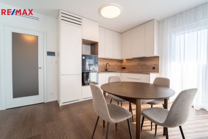 Pronájem bytu 2+kk, 68 m2, Praha