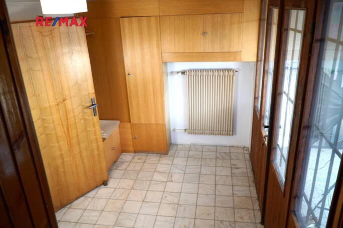 Prodej třípodlažního  rodinného domu 6 + 1 + technické místnosti - obrázek 7