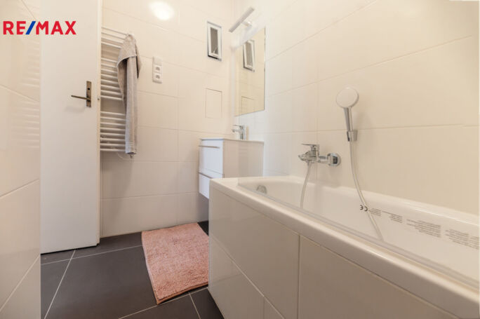 Pronájem bytu 1+kk, 27 m2, Praha - obrázek 14