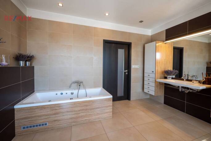 Prodej rodinného domu, 256 m2, Hvozdec - obrázek 14