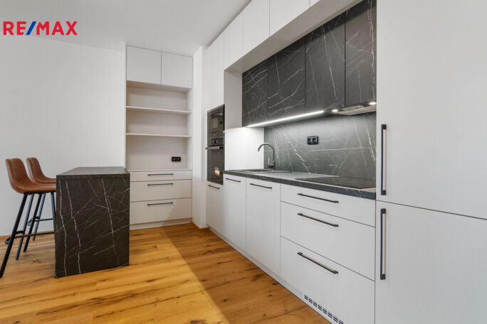 Pronájem bytu 2+kk, 79,4 m2, Praha