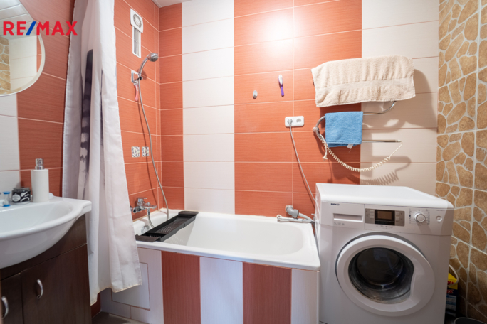 3045084.jpg 3045084.jpg