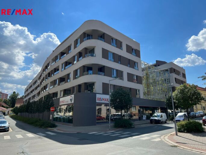 Pronájem garážového stání, 18 m2, Kolín