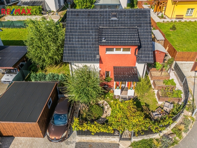 3033886.jpg 3033886.jpg