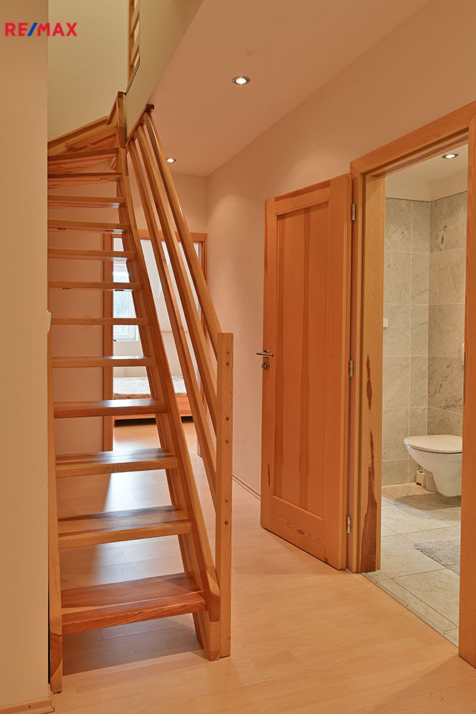 2703449.jpeg 2703449.jpeg