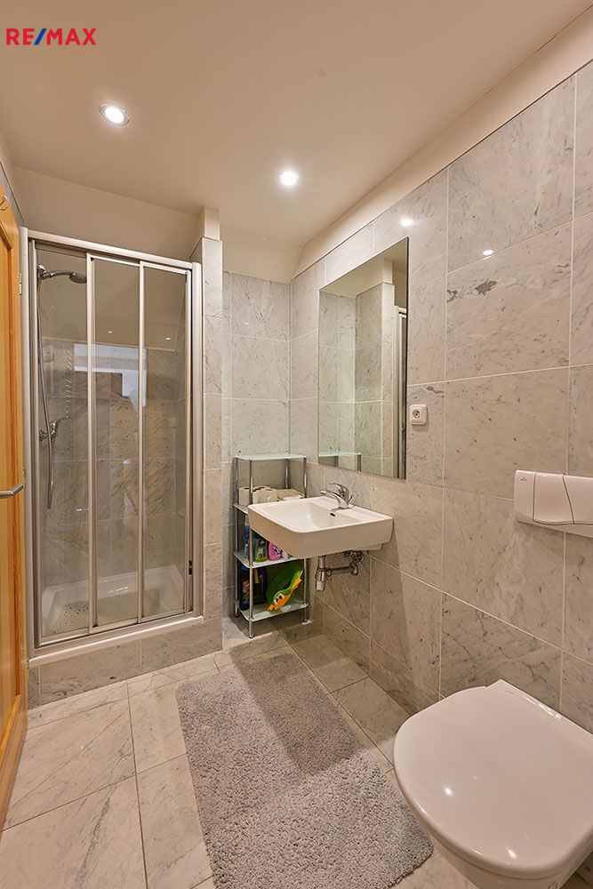 2703447.jpeg 2703447.jpeg