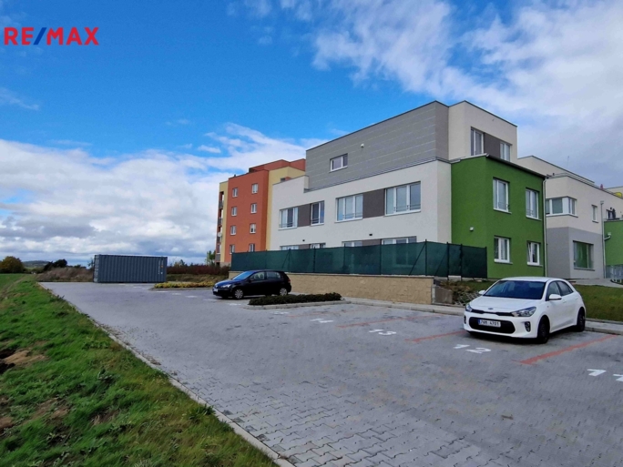 Pronájem garážového stání, 12 m2, Kolín