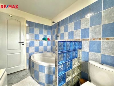 2956033.jpg 2956033.jpg