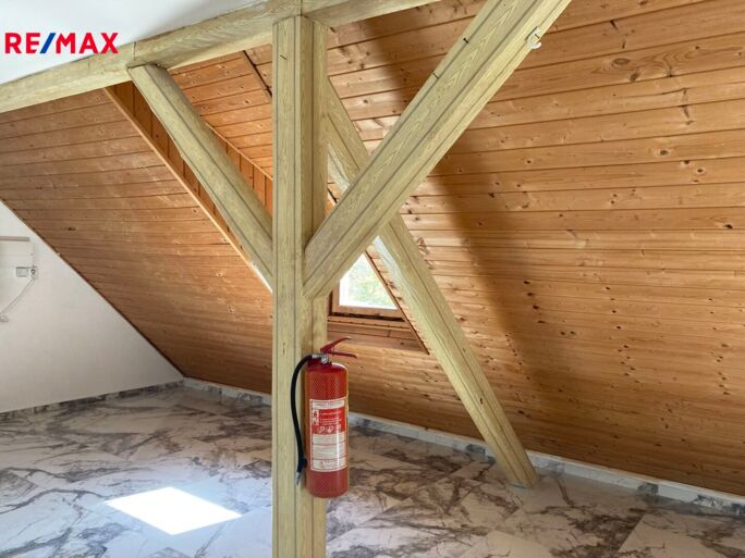 2470009.jpeg 2470009.jpeg