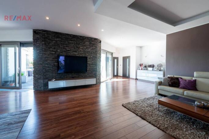 Prodej rodinného domu, 256 m2, Hvozdec - obrázek 2