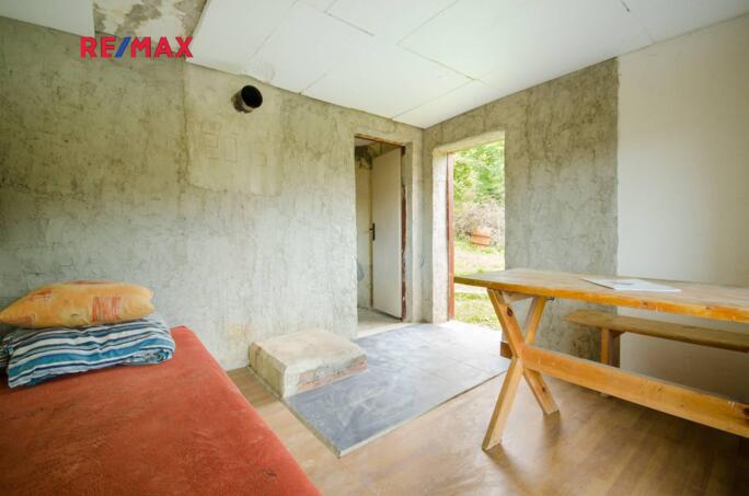 Chata 34 m2, pozemek 300 m2 - obrázek 2