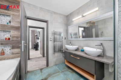 3073084.jpg 3073084.jpg