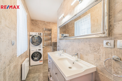 2740062.jpg 2740062.jpg