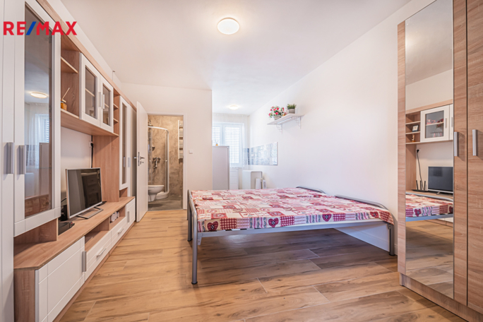 2740064.jpg 2740064.jpg