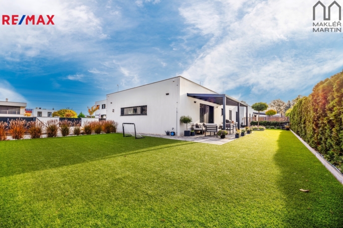 3084206.jpg 3084206.jpg