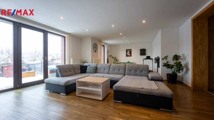 Prodej rodinného domu, 198 m2, Černá Hora - obrázek 1