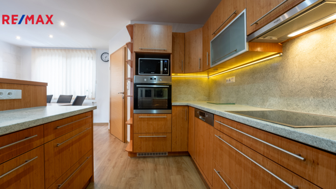 Prodej rodinného domu, 198 m2, Černá Hora - obrázek 13