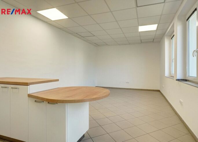 Pronájem obchodního prostoru, 56 m2, Oslavany - obrázek 6