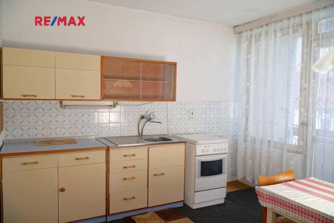 Prodej třípodlažního  rodinného domu 6 + 1 + technické místnosti - obrázek 14