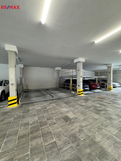 Pronájem garážového stání, 2590 m2, Praha