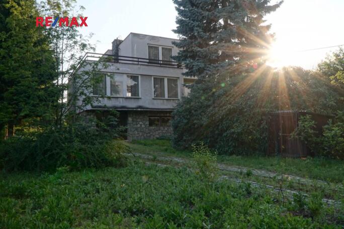 Prodej třípodlažního  rodinného domu 6 + 1 + technické místnosti - obrázek 29