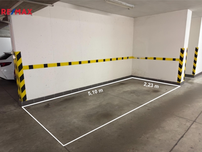 Pronájem garážového stání, 12 m2, Brno - obrázek 1