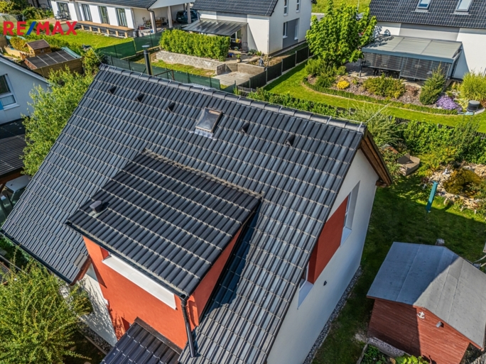 3033884.jpg 3033884.jpg