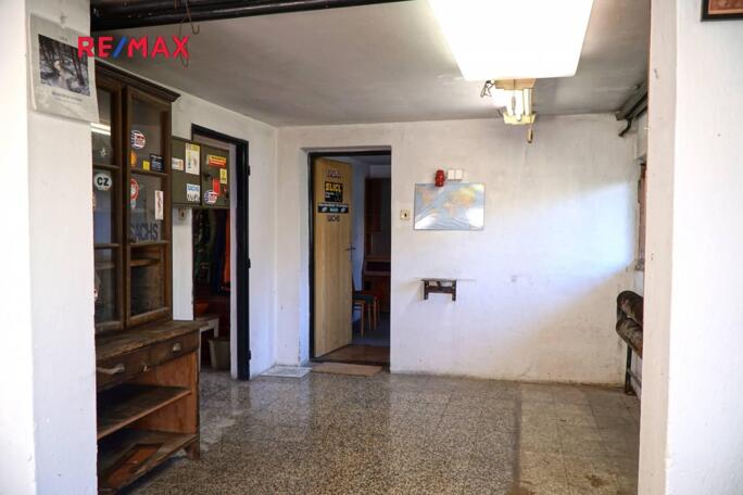 Prodej třípodlažního  rodinného domu 6 + 1 + technické místnosti - obrázek 28