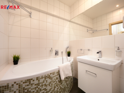 3074392.jpg 3074392.jpg