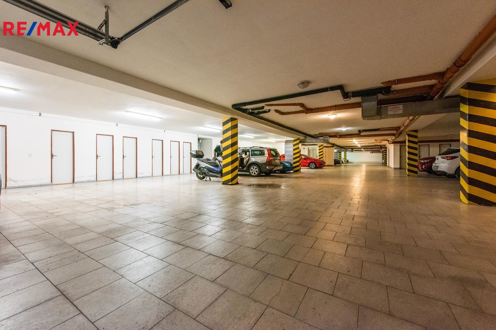 Prodej garážového stání, 20 m2, Brno
